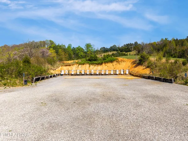 $950,000 | 1160 Oak Grove Road, Harrogate, TN 37752
