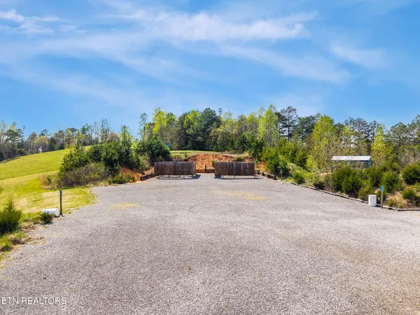 $950,000 | 1160 Oak Grove Road, Harrogate, TN 37752