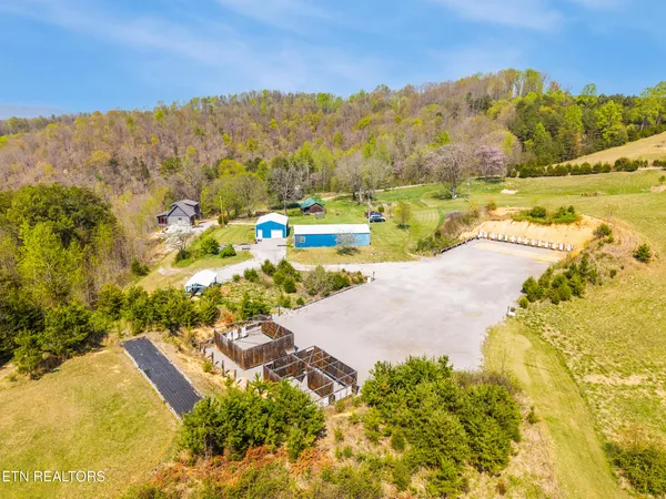 $950,000 | 1160 Oak Grove Road, Harrogate, TN 37752