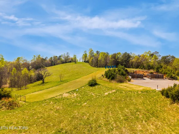 $950,000 | 1160 Oak Grove Road, Harrogate, TN 37752