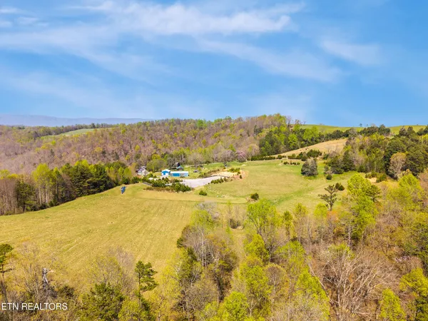 $950,000 | 1160 Oak Grove Road, Harrogate, TN 37752