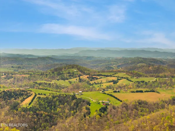 $950,000 | 1160 Oak Grove Road, Harrogate, TN 37752