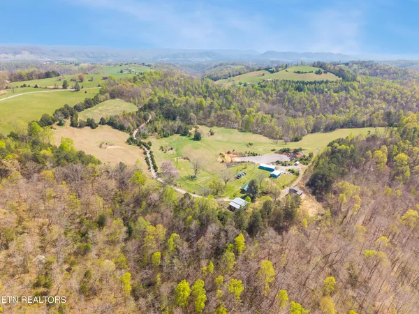 $950,000 | 1160 Oak Grove Road, Harrogate, TN 37752