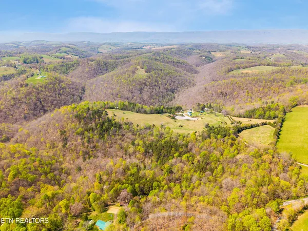 $950,000 | 1160 Oak Grove Road, Harrogate, TN 37752