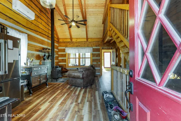 $950,000 | 1160 Oak Grove Road, Harrogate, TN 37752