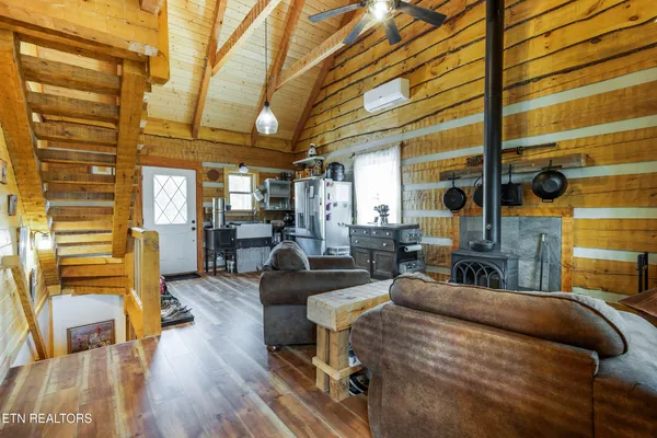$950,000 | 1160 Oak Grove Road, Harrogate, TN 37752