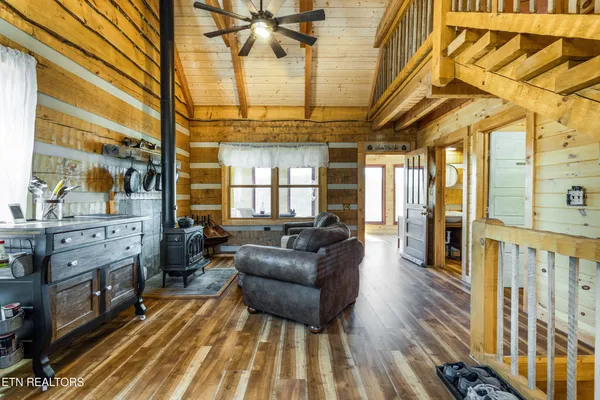 $950,000 | 1160 Oak Grove Road, Harrogate, TN 37752