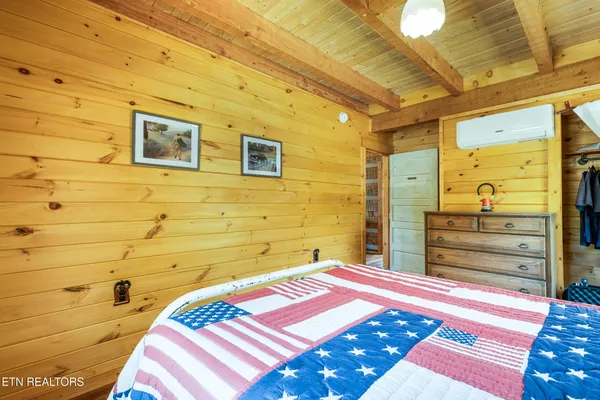 $950,000 | 1160 Oak Grove Road, Harrogate, TN 37752