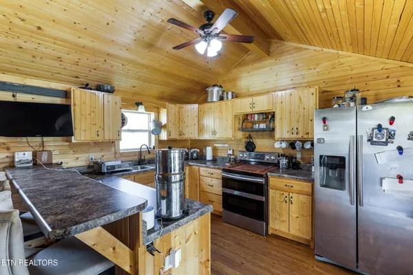 $950,000 | 1160 Oak Grove Road, Harrogate, TN 37752