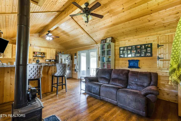 $950,000 | 1160 Oak Grove Road, Harrogate, TN 37752