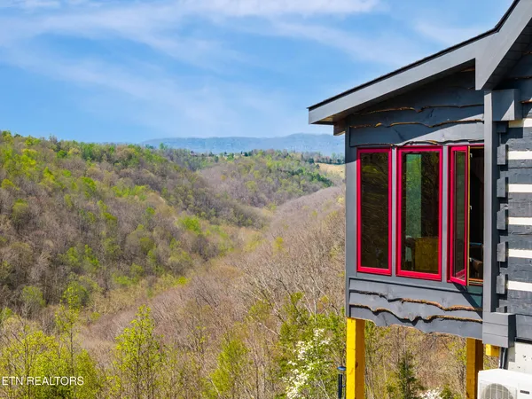 $950,000 | 1160 Oak Grove Road, Harrogate, TN 37752