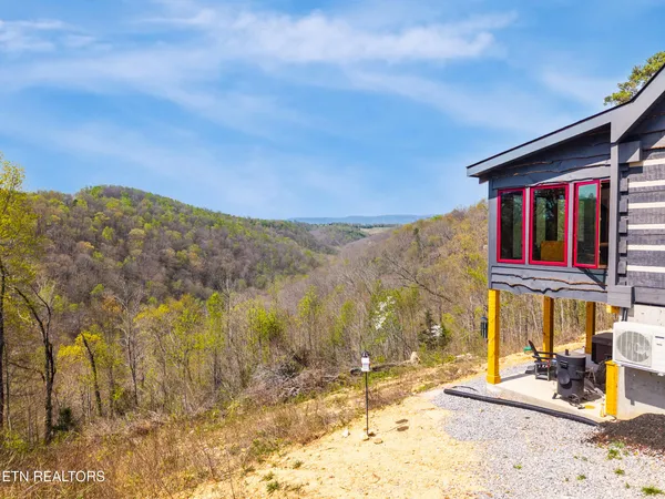 $950,000 | 1160 Oak Grove Road, Harrogate, TN 37752