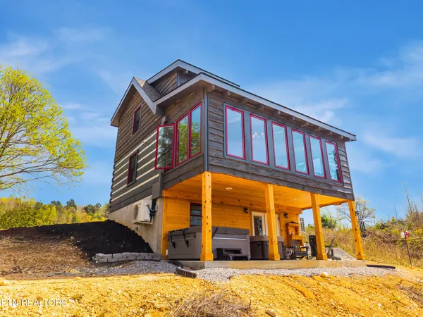 $950,000 | 1160 Oak Grove Road, Harrogate, TN 37752