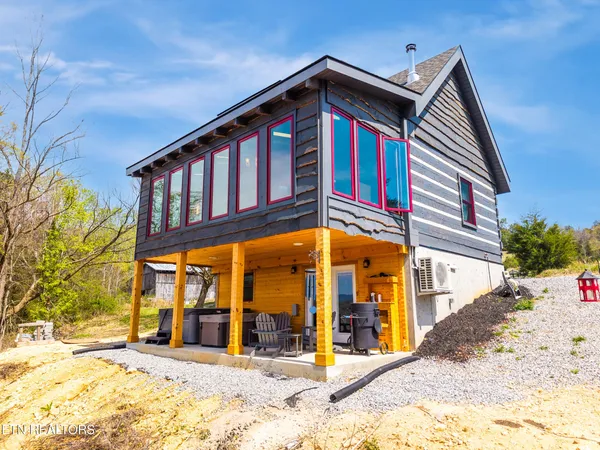 $950,000 | 1160 Oak Grove Road, Harrogate, TN 37752