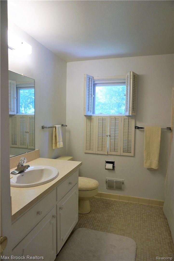 20210 Old Coach Road Franklin, MI 48025 - Photo 29 of 37 full bath