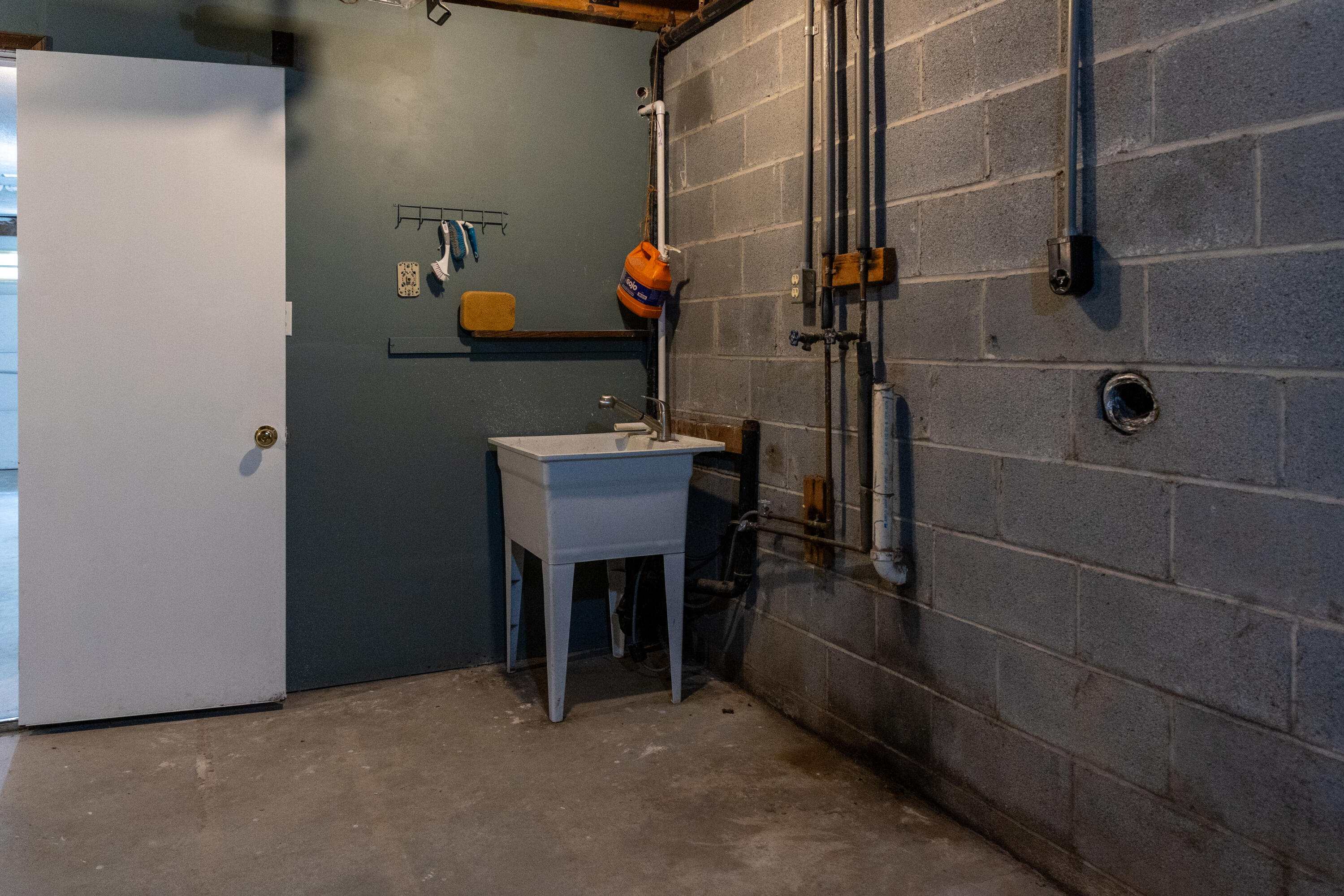 371 Ridge Circle Cresco, PA 18326 - Photo 34 of 40 a room with a table and chairs