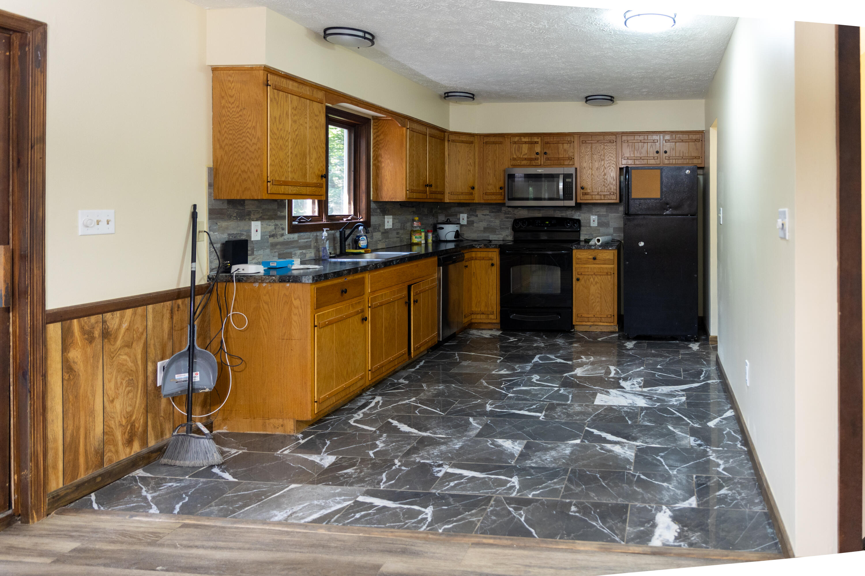371 Ridge Circle Cresco, PA 18326 - Photo 10 of 40 a kitchen with stainless steel appliances granite countertop a refrigerator stove top oven and sink
