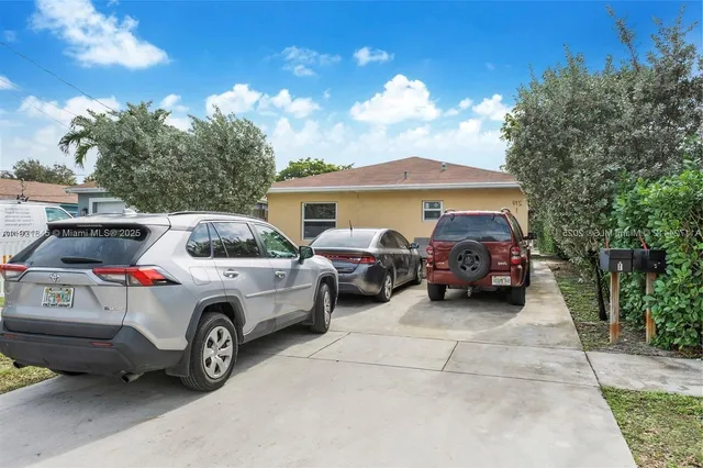 a view of a car in front of a house