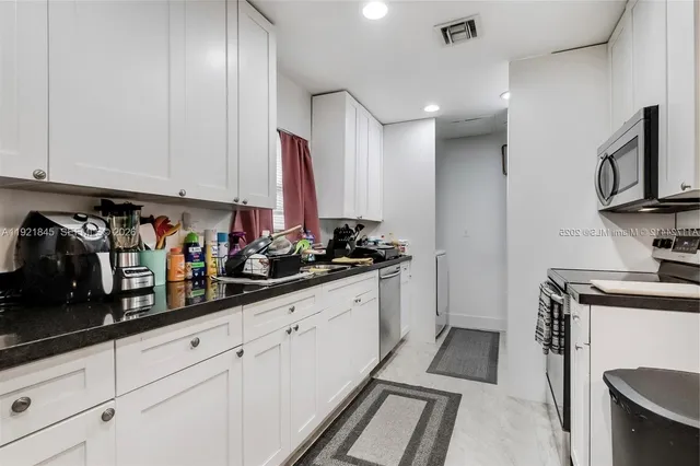 $2,700 | 219 Northwest 7th Court, Unit 2, Hallandale Beach, FL 33009