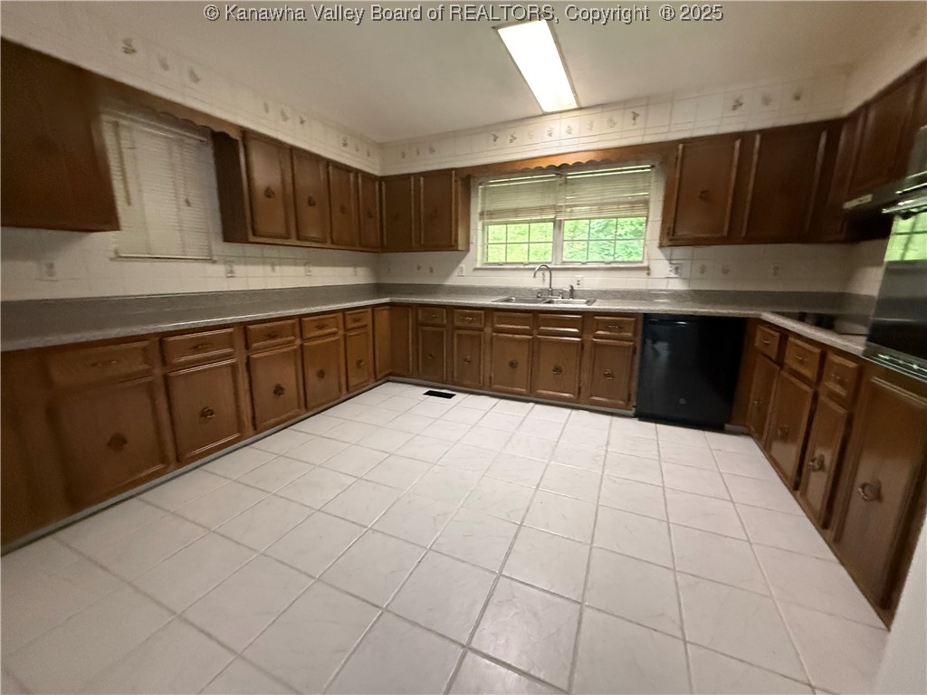 8091 Old Logan Road Chapmanville, WV 25508 - Photo 5 of 31 Gallery Image 5