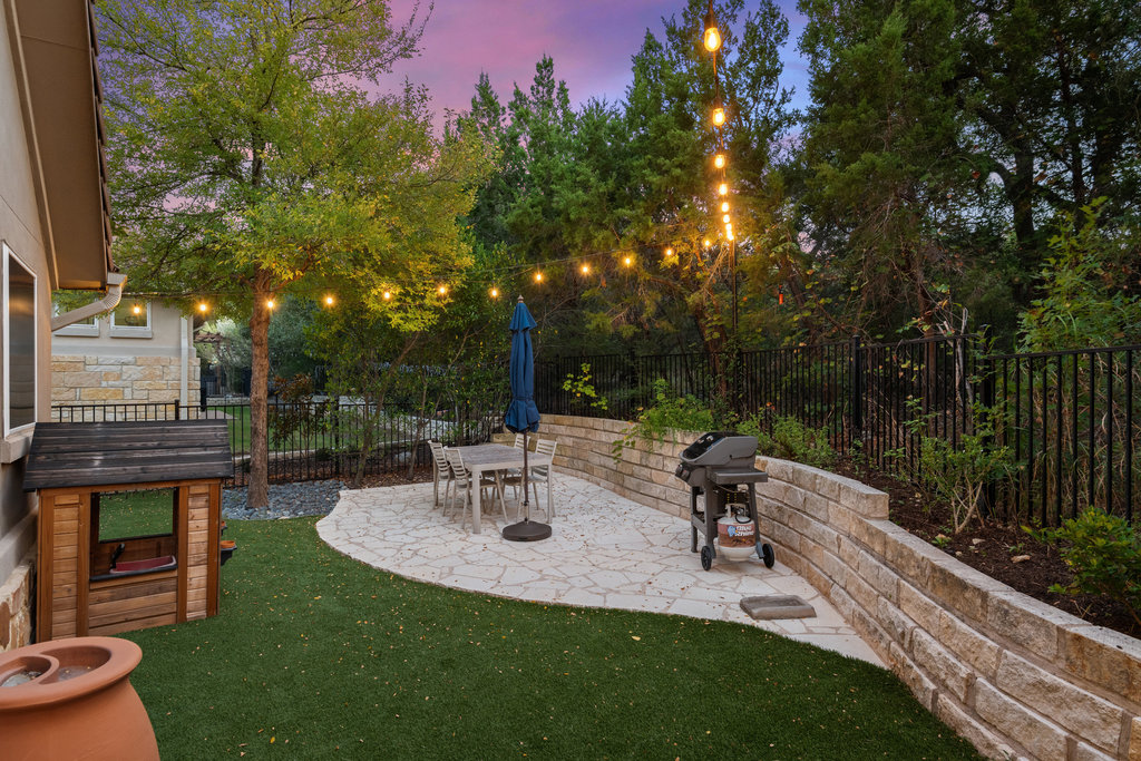 9116 Villa Norte Drive Austin, TX 78726 - Photo 26 of 40 a view of a park with plants and a bench