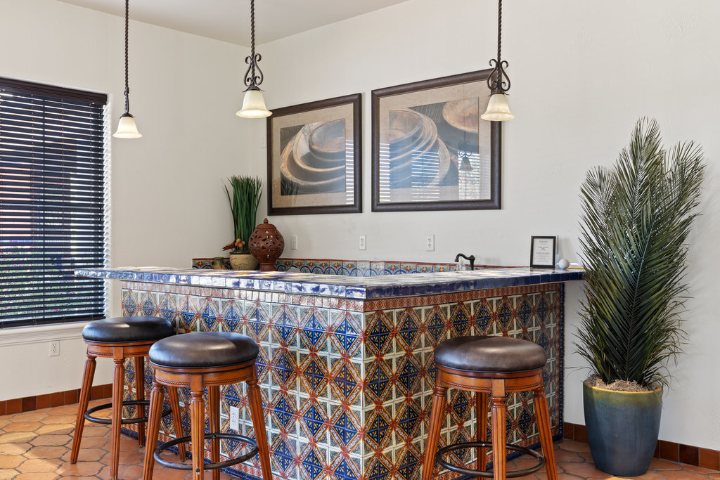 9116 Villa Norte Drive Austin, TX 78726 - Photo 36 of 40 a living room with furniture and a potted plant