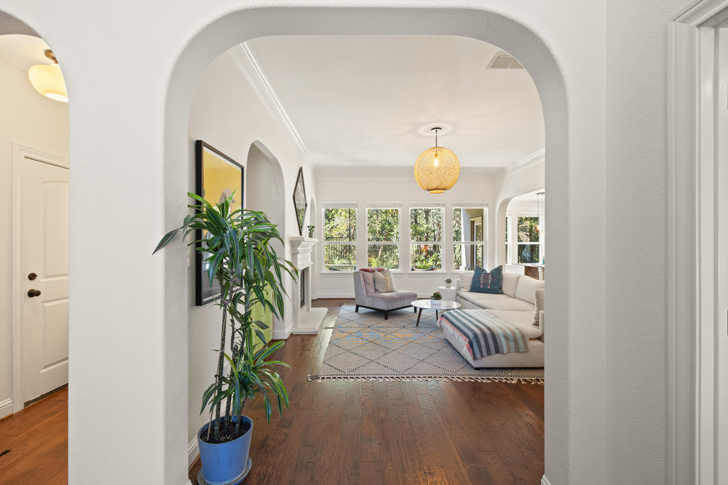 9116 Villa Norte Drive Austin, TX 78726 - Photo 5 of 40 a living room with furniture and a potted plant
