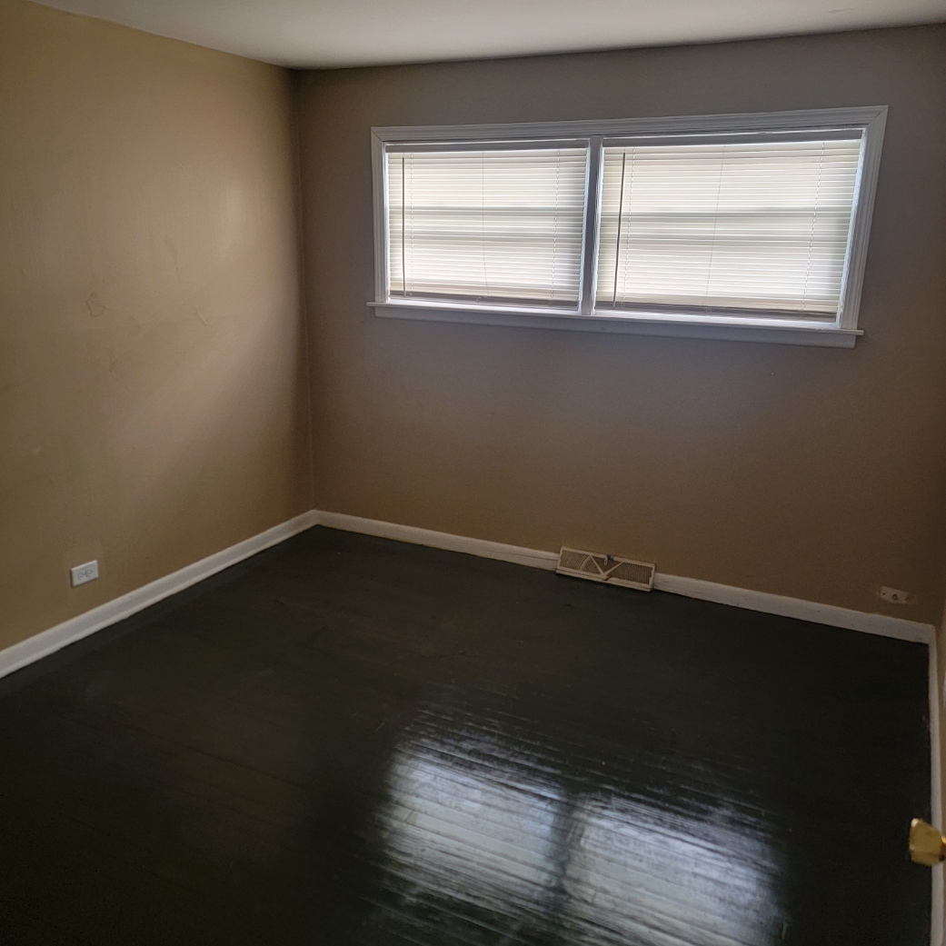 16444 Wolcott Avenue Markham, IL 60428 - Photo 13 of 18 a view of a small space with wooden floor and a window
