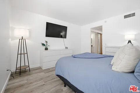 $320,000 | 23515 Lyons Avenue, Unit 233, Valencia, CA 91355