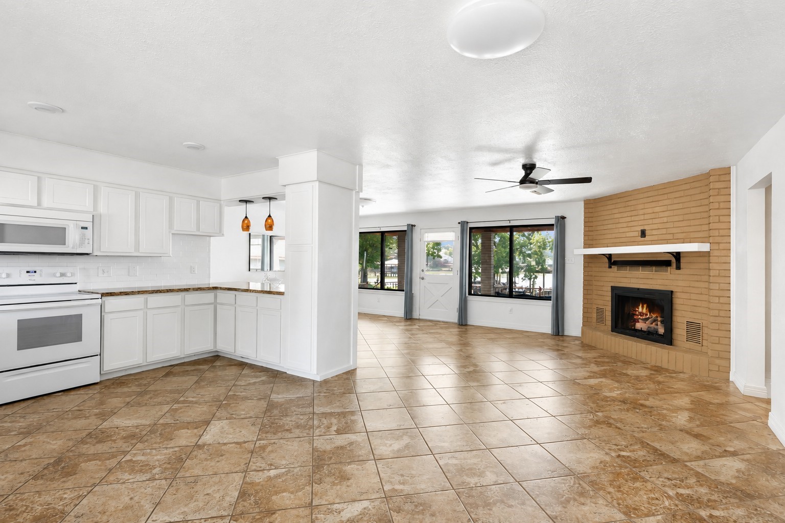 406 Kickapoo Drive Livingston, TX 77351 - Photo 11 of 41 Upper-Level Living Area/Kitchen
