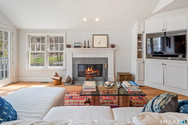 $1,995,000 | 370 Rowayton Avenue, Norwalk, CT 06853