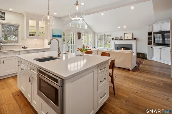 $1,995,000 | 370 Rowayton Avenue, Norwalk, CT 06853