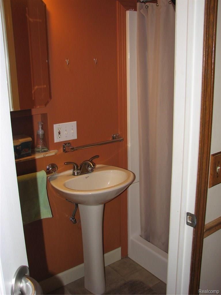 823 Hadley Road Rochester, MI 48307 - Photo 24 of 53 IMG_3038.JPG