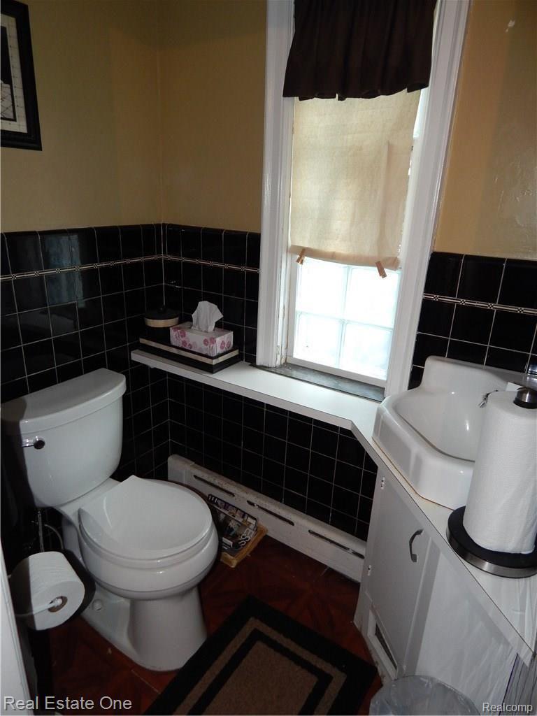 19265 Canterbury Road Detroit, MI 48221 - Photo 18 of 41 1/2 bath #1