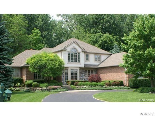 3674 Walnut Brook Drive Rochester, MI 48309 - Photo 1 of 24 Front Exterior.jpg