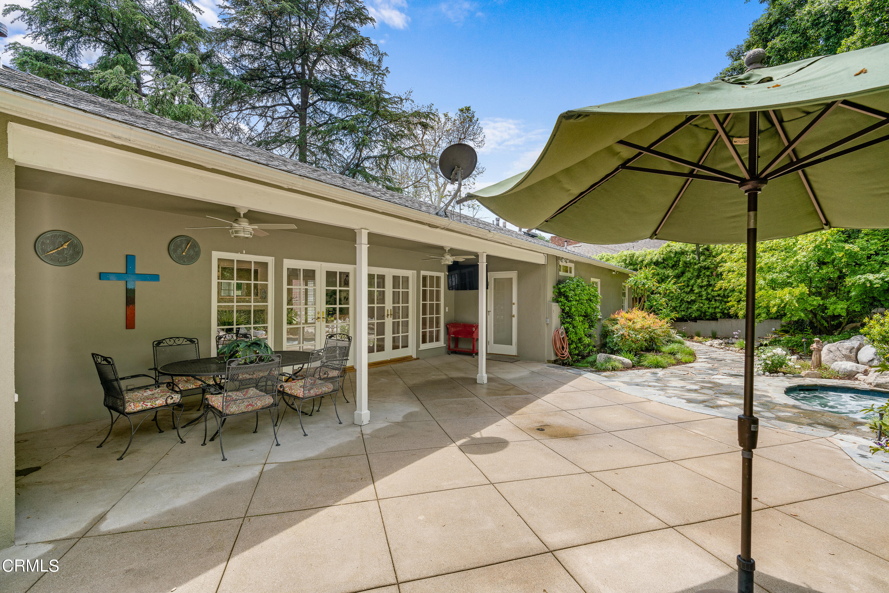 1265 Inverness Drive Pasadena, CA 91103 - Photo 30 of 44 a view of a patio with table and chairs under an umbrella