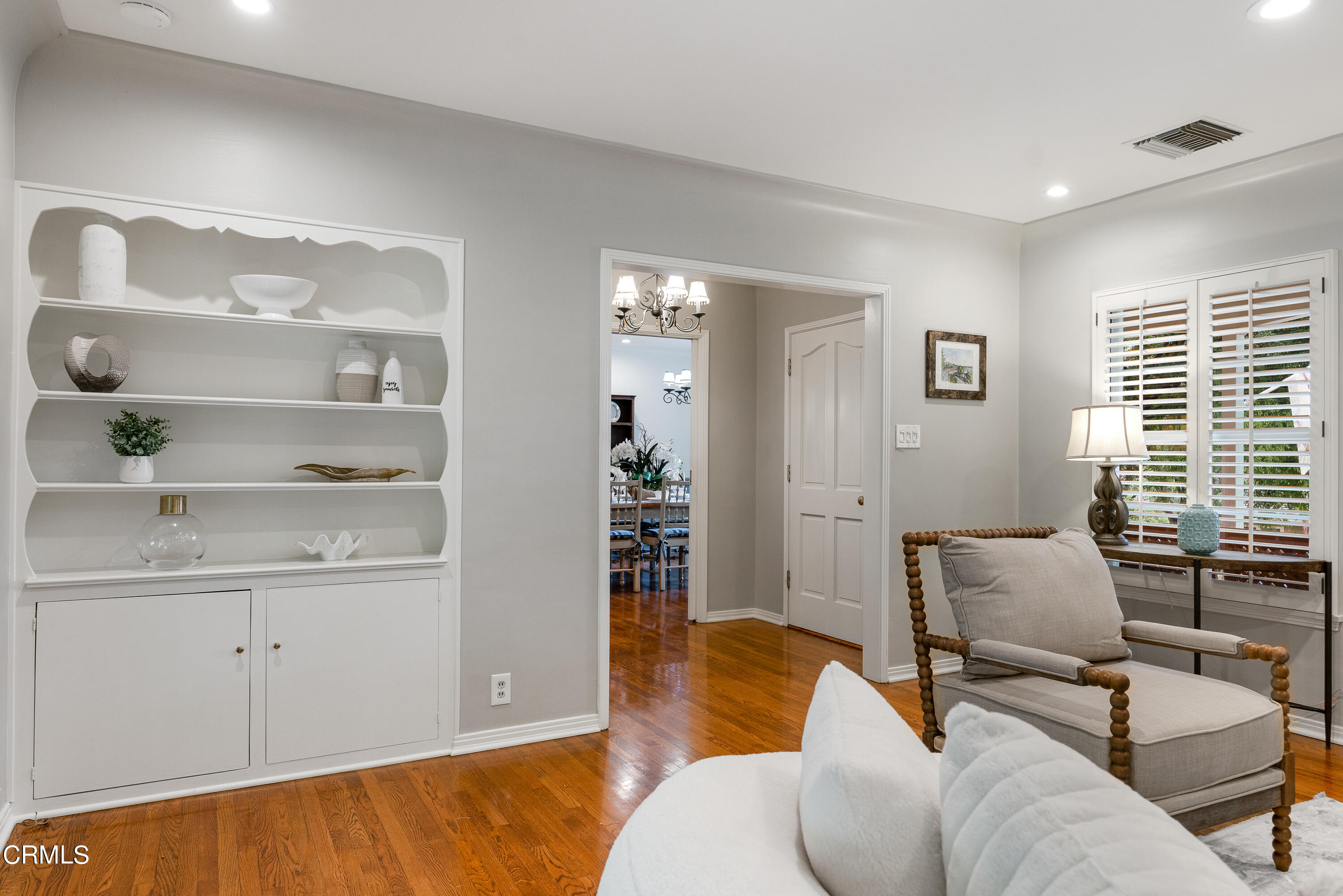 1265 Inverness Drive Pasadena, CA 91103 - Photo 8 of 44 a living room with furniture
