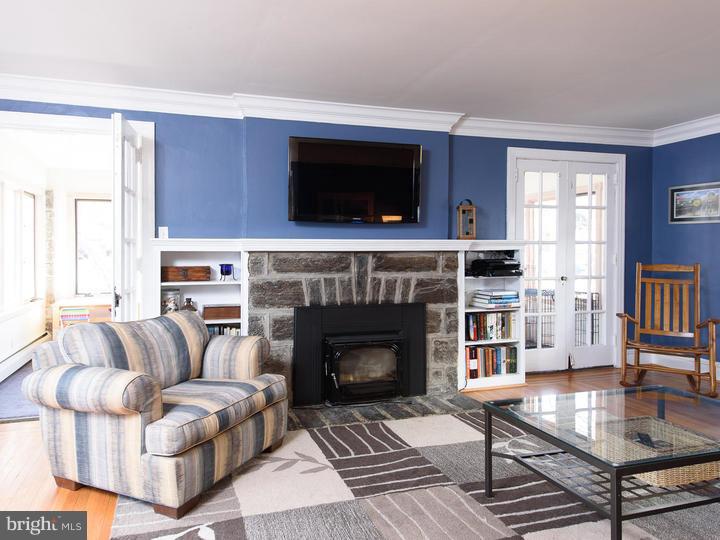 11 East Clearfield Road Havertown, PA 19083 - Photo 4 of 25 Living Room