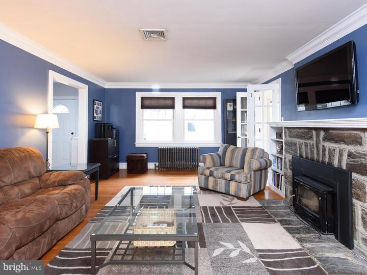 11 East Clearfield Road Havertown, PA 19083 - Photo 5 of 25 Living Room