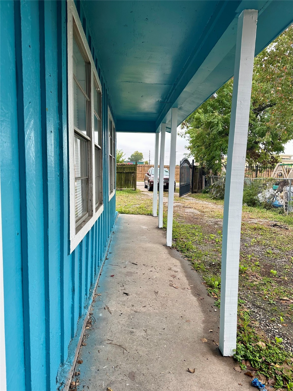 4123 Littlecrest Road Houston, TX 77093 - Photo 2 of 16 a view of a porch