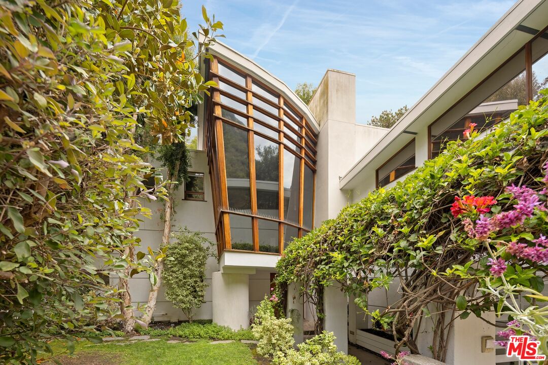 3600 Mandeville Canyon Road Los Angeles, CA 90049 - Photo 2 of 26