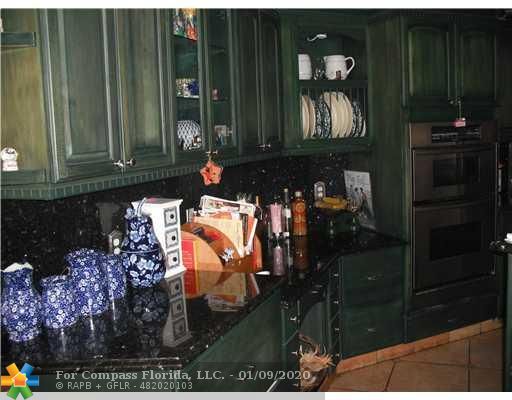 5410 Melaleuca Road Southwest Ranches, FL 33330 - Photo 11 of 25 Kitchen