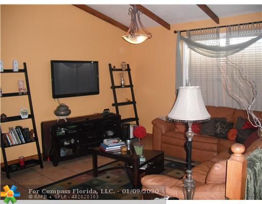 5410 Melaleuca Road Southwest Ranches, FL 33330 - Photo 15 of 25 Den/Family/Great Room