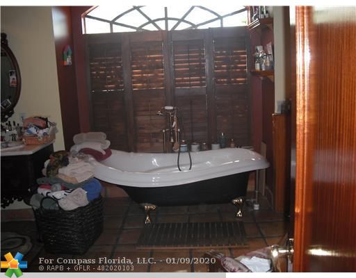 5410 Melaleuca Road Southwest Ranches, FL 33330 - Photo 22 of 25 Bath/Spa Master