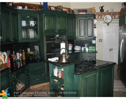 5410 Melaleuca Road Southwest Ranches, FL 33330 - Photo 10 of 25 Kitchen