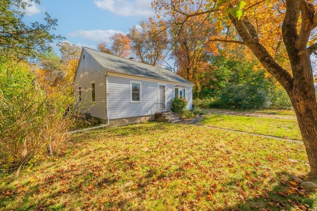 90 Main Road Westport, MA 02790 - Photo 3 of 8 Gallery Image 3