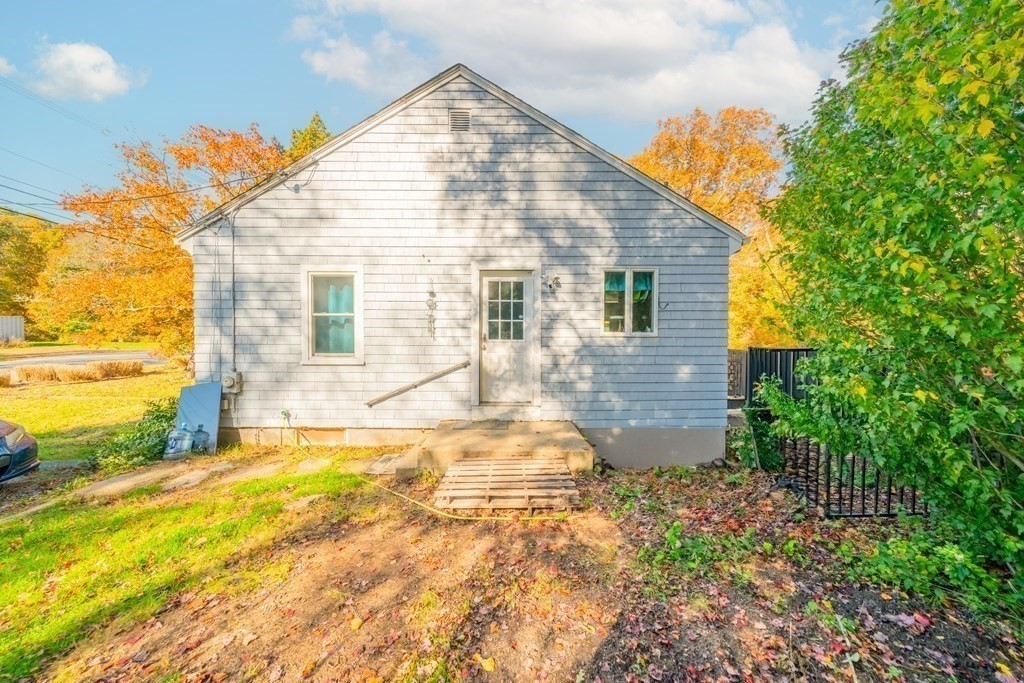 90 Main Road Westport, MA 02790 - Photo 4 of 8 Gallery Image 4