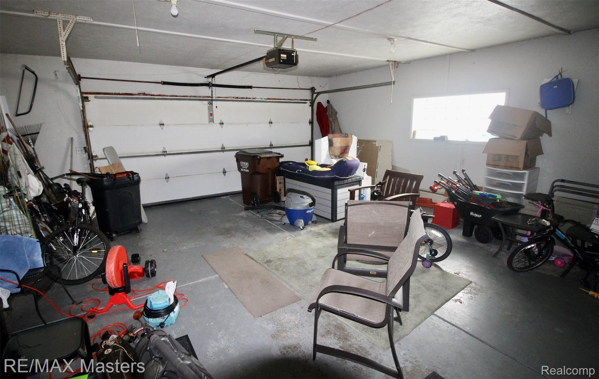 545 Ruff Drive Monroe, MI 48162 - Photo 25 of 27 Garage has direct access to the family room.