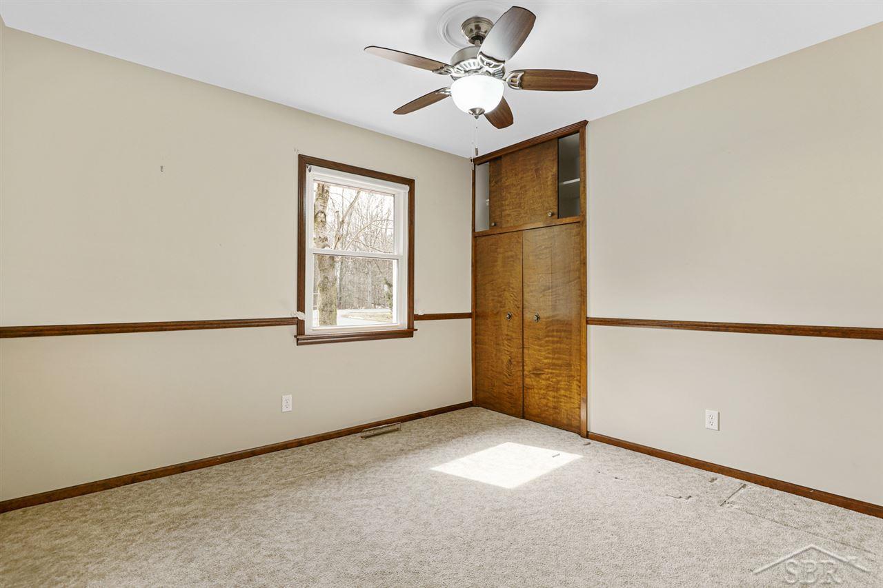 13860 Frost Road Hemlock, MI 48626 - Photo 24 of 54 50035987-23.JPG