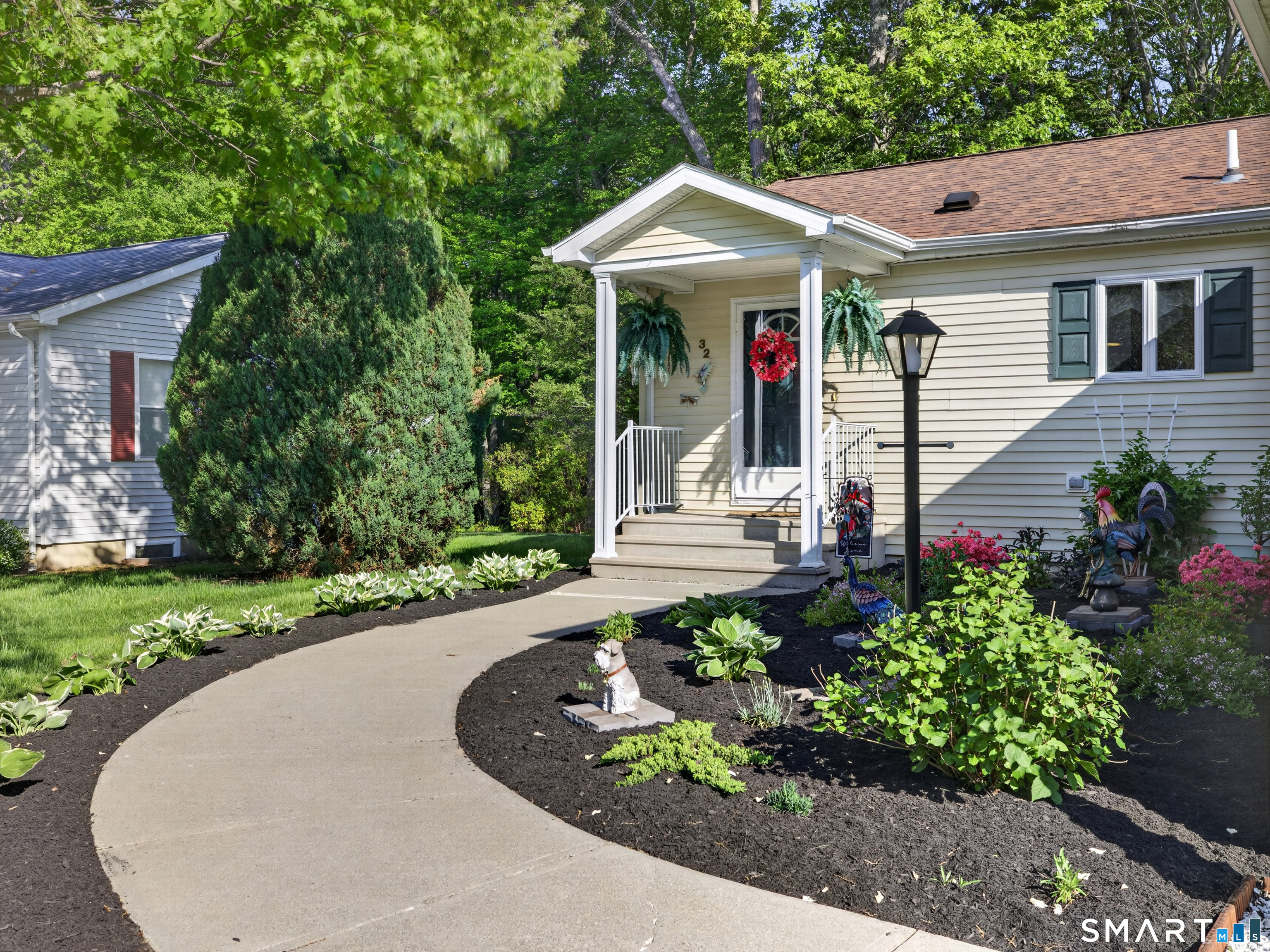 32 Indian Hill Road Montville, CT 06382 - Photo 3 of 39